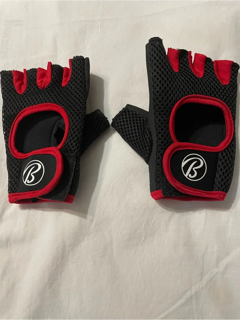Black and Red Fingerless Workout Gloves with 'B' Logo
